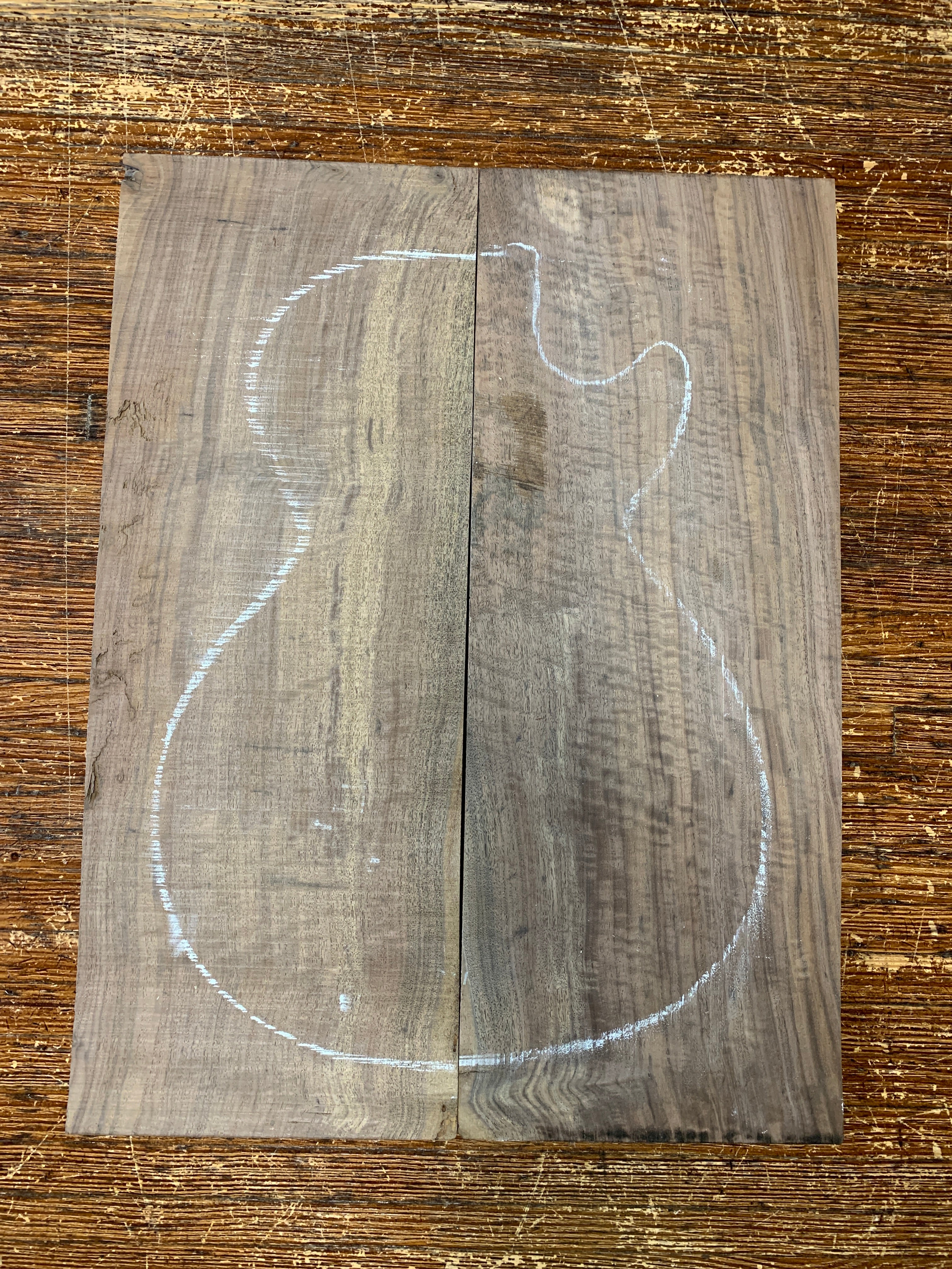 Claro Walnut Carved top